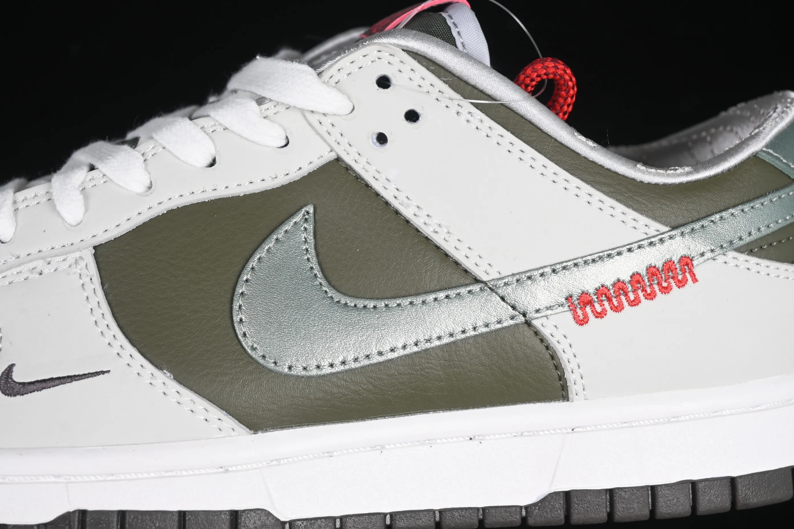 All Categories Nk SB Dunk Series Nk SB Dunk Low Low-top sneakers Nk SB Dunk Low "Year Of Snake" Year of the Snake limited low-top casual sneakers HV5980-231